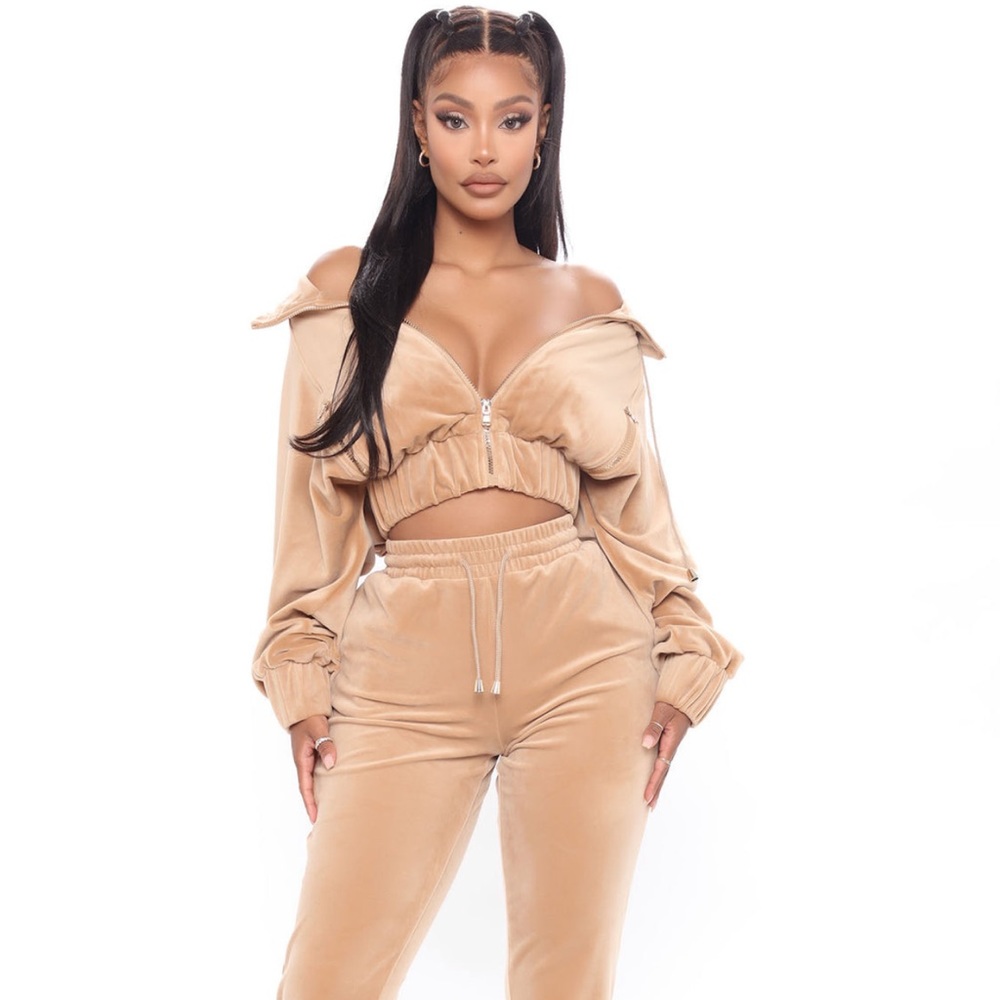 Fashion Nova - Tell me what you want Jogger Velour Set - Mocha